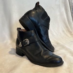 ARIAT Buckle Ankle Boots ✨